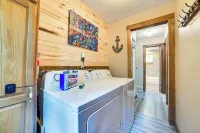 Family Roscommon Home - 3 Mi to Higgins Lake - Homestays