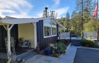 10 mins to Bass Lake, 20 mins to Yosemite nat’l park 5 mins to Oakhurst ca!