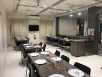 Divya Hotel & Restaurant فنادق في آبو روڈ