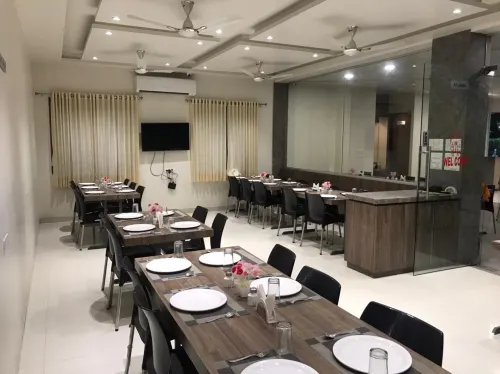 Divya Hotel & Restaurant