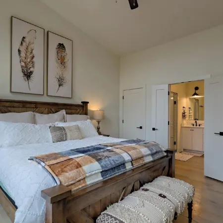 Luxury Bungalow with Mountain Views From Every Room 5 Minutes From Downtown