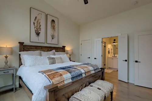 Luxury Bungalow with Mountain Views From Every Room 5 Minutes From Downtown