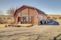 2 Mi to Main Street: Mtn-view Escape in Lander! - 3-Sterne