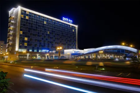 Park Inn by Radisson Novokuznetsk (Парк Инн Рэдиссон Новокузнецк) Отели рядом с достопримечательностью «Выставочный зал»