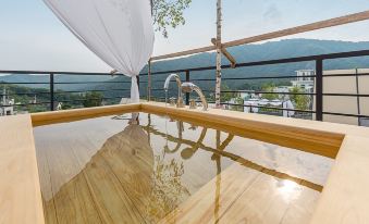 Gapyeong Spain Village Pool Lamping Pension