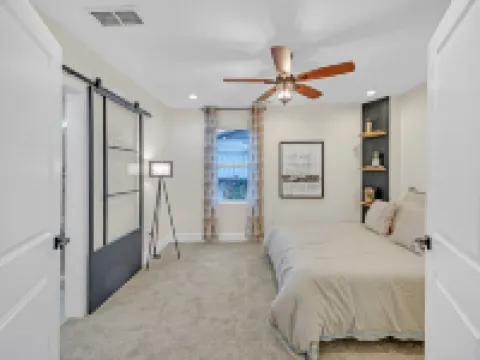 Spacious Modern Cottage with 5 Bedrooms Close to Airport, 黑普維爾酒店