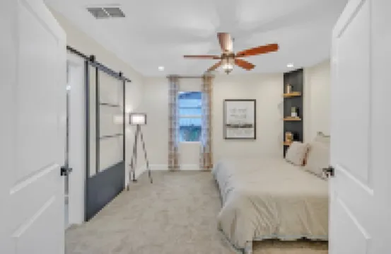 Spacious Modern Cottage with 5 Bedrooms Close to Airport,