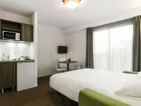 Aparthotel Adagio Access Nantes Viarme - Condos