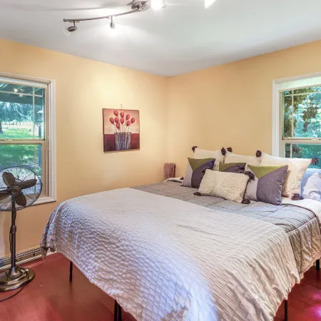 Mountain Views Walkable Lava Hot Springs Home!
