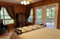 Cozy Secluded Cabin on 50 Acre Horse Ranch
