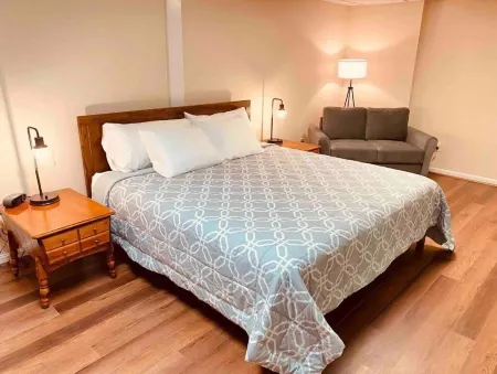 The Franklin Estate - Suite F-Private Apt-King Bed