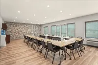 Home Inn & Suites Regina Airport