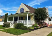 Newly-Renovated, Open-Concept Private Beach House in Margate - Pet-Friendly!