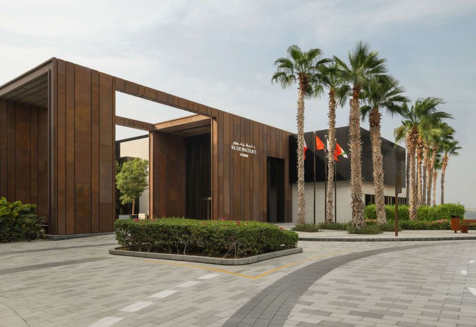 [Delano Dubai의 깔끔하고 모던한 객실 내부]