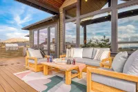 Heritage by AvantStay Luxe Oregon Retreat Deck