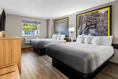 Super 8 by Wyndham Lewiston Auburn Area Hotel dekat Bates College