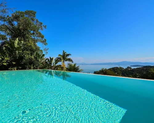 Charmosa Suíte em Sambaqui Hotels near Ponta do Sambaqui Beach
