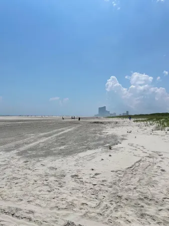 Coastal Charm Meets Cozy Comfort - 1BR Beachside Beauty!