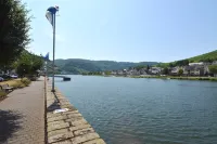 Lovely Modern Apartment, Near the Mosel, Shops and Restaurants