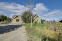 Pet-Friendly Stevensville Home w/ Mountain Views! - parking