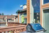 Cozy Colorado Retreat w/ Deck, Grill & Pool Access - Parkering