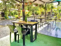 Rooms & Pool Macaws