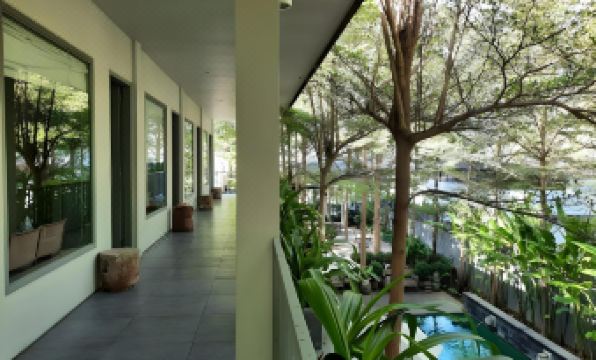 Lovinalife Room & Cafe