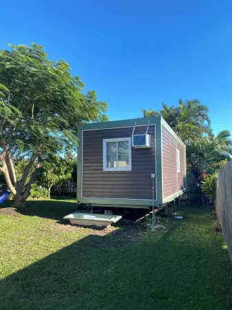 Cosy little cabin 5 minutes from the beach.