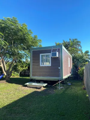 Cosy little cabin 5 minutes from the beach.