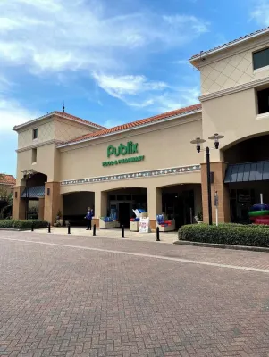 Enjoy This Elegant Coastal Condo:, King-Suite,Full kitchen,Pool, Hot Tub,Balcony