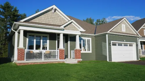 Spacious 3 Bdrm Retreat | Muskoka Room & Fireplace