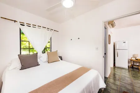 Casa Camaleon 4 ~ Beach Apartment ~ Fast WIFI ~ Complete Kitchen ~ Surf