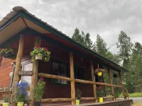 The Hidden Moose Lodge Hotele w: Pend Oreille County
