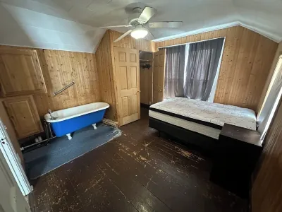 Lovely 2-bedroom LAKE house with AC in Fairmont Các khách sạn gần Fairmont Dog Park