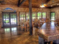 6-bedroom Lodge on 12 acres in Concan, Texas.  Swimming pool & hot tub. Hotels in Concan