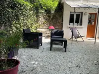 Petit Gite au Bord du lac Chambon Các khách sạn gần Le Pré Bas