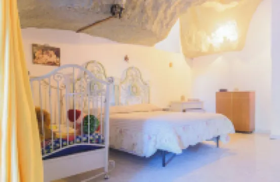 Appartamento in pietra di tufo verde Ischitana, Forio