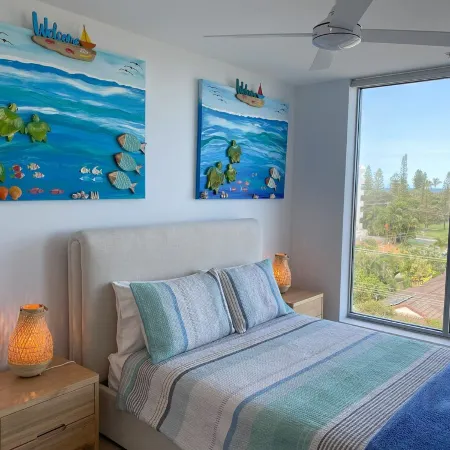 NEW BEACH Luxury 3B 2B unit - Ocean Views!  250m to Buddina Beach!