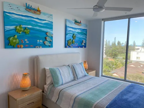 NEW BEACH Luxury 3B 2B unit - Ocean Views!  250m to Buddina Beach!