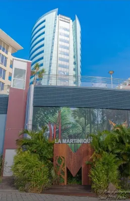 Furnished 2-Bedroom T3 Apartment with Air Conditioning, South-Facing, 5 Minutes from the Beach Hotels in Riviere-Pilote