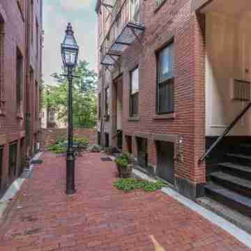 Cozy Studio w/Full Kitchen, Close to Mgh, Walkable Train Lines Others