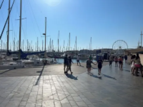 5-star villa with pool at Maison de France 塞里尼昂住宿飯店