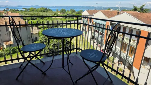 Spacious appartment with AC. Walking distance to castle and to Bolsena Lake.
