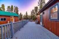Black Wolf Cabin ~ Romantic Mountain Escape for 2