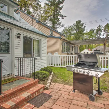 Sebago Lake Cottage w/ Patio + Beach Access!