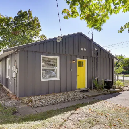 Lovely South Bend Home ~ 3 Mi to Dtwn & Notre Dame