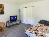 Spacious 3BR Home w/ 8 Beds, Big Yard & Parking – Near Canton & Hall of Fame