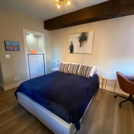 Condo-OTR/Pendleton Art District, Cincinnati - 1 bedroom, free parking, balcony