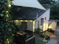 Little HOF- free fast WIFI, EV charger, ideal for single business stays Hotels in Okehampton