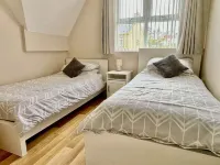 Spacious Portrush 3 bed West Strand apartment close to golf course